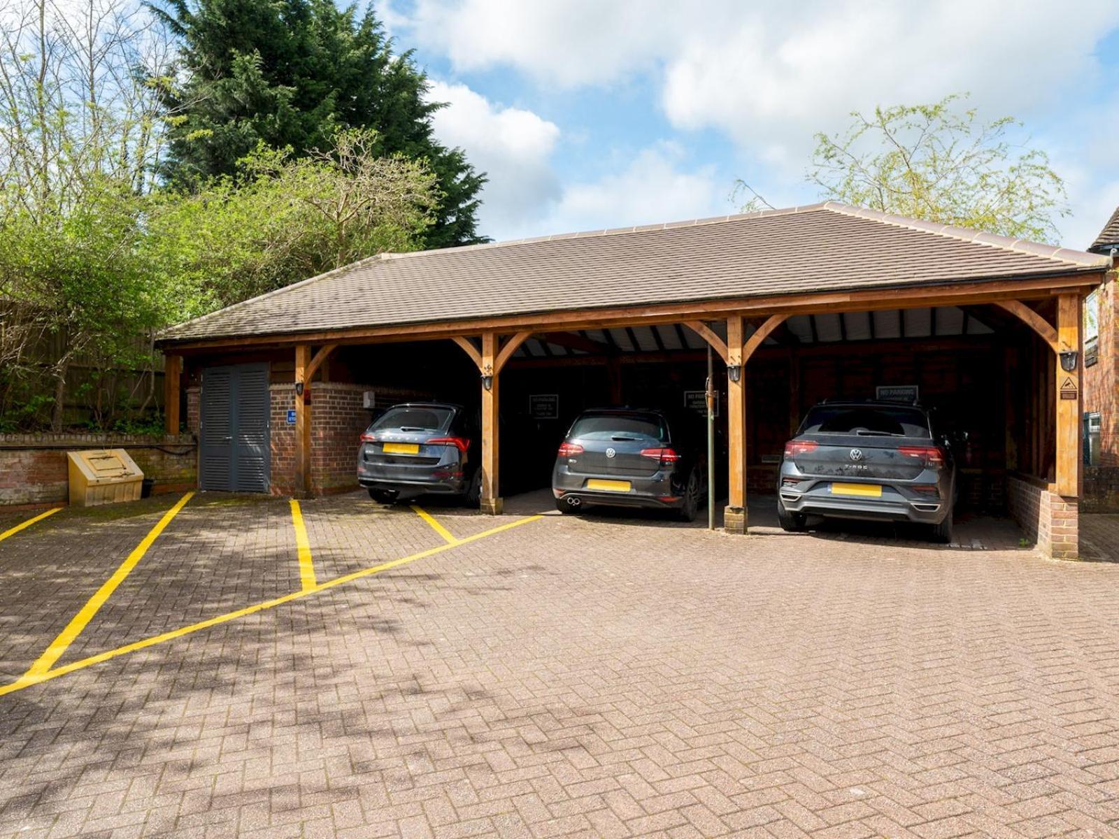 Lux Light Spacious- Chilterns Pass The Keys Amersham